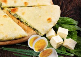 Осетинский пирог Пирог с луком, яйцом и сыром Пирог с луком, яйцом и сыром