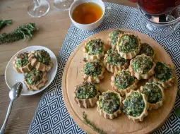 Перепечки с курицей, шпинатом и сыром