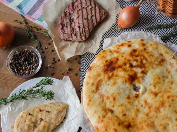 Заказать Осетинский пирог с мясом с бесплатной доставкой по СПб Заказать Осетинский пирог с мясом с бесплатной доставкой по СПб